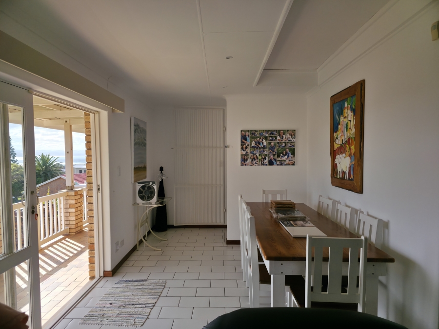 5 Bedroom Property for Sale in Wavecrest Eastern Cape